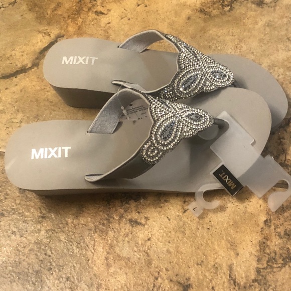 Jc penny wedged flip flops!💋 - Picture 3 of 3